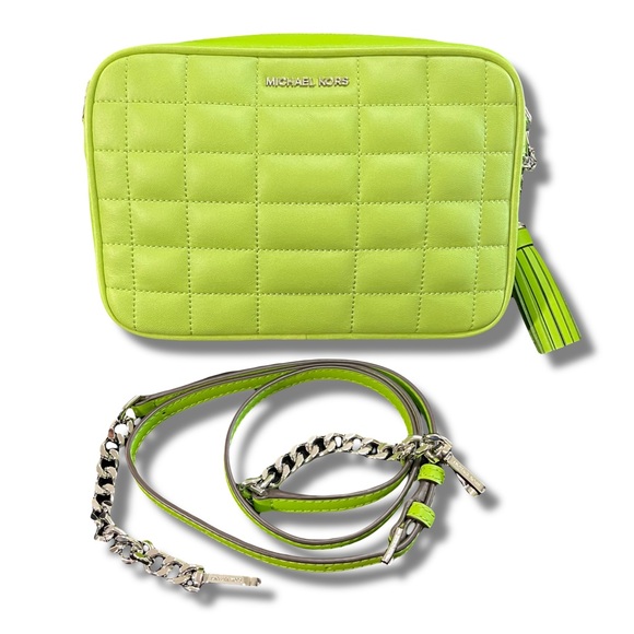 ✨Michael Kors✨ NWT MK Jet Set Medium Quilted Leather Camera Crossbody Bag Pear - Picture 1 of 17